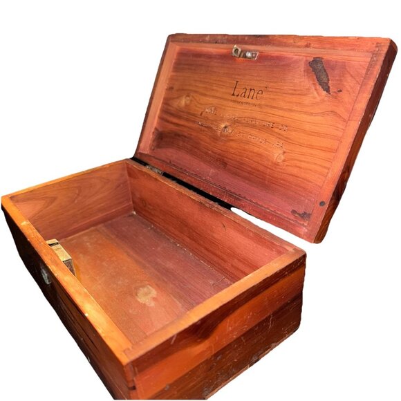 Vintage Lane Cedar Chest Jewelry Box NO KEY Presented by Society Hill Furniture - Picture 3 of 11